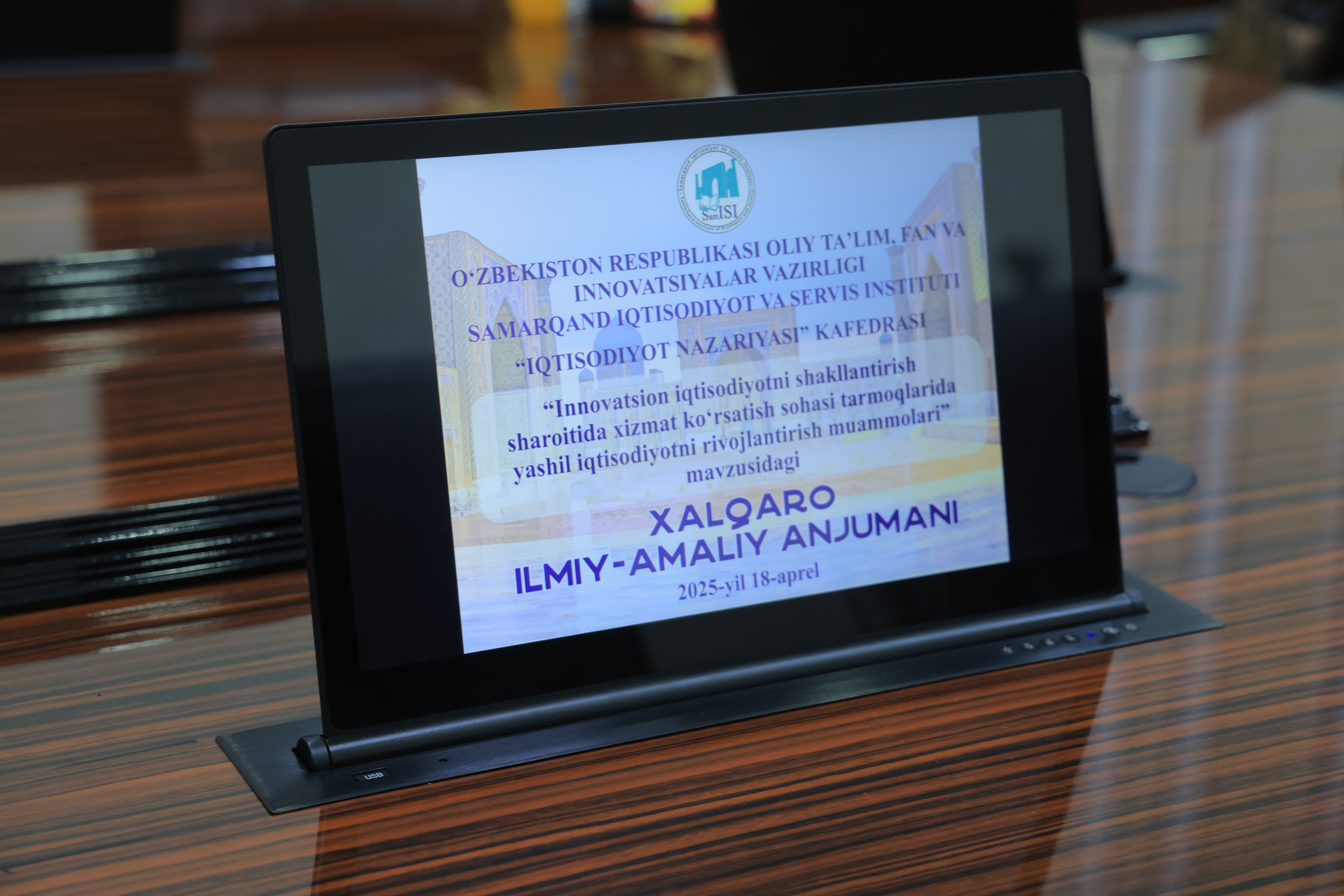 Samarqand iqtisodiyot va servis institutida “Innovatsion iqtisodiyotni shakllantirish sharoitida xizmat ko‘rsatish sohasi tarmoqlarida yashil iqtisodiyotni rivojlantirish muammolari” mavzusida xalqaro ilmiy-amaliy anjuman bo‘lib o‘tdi.