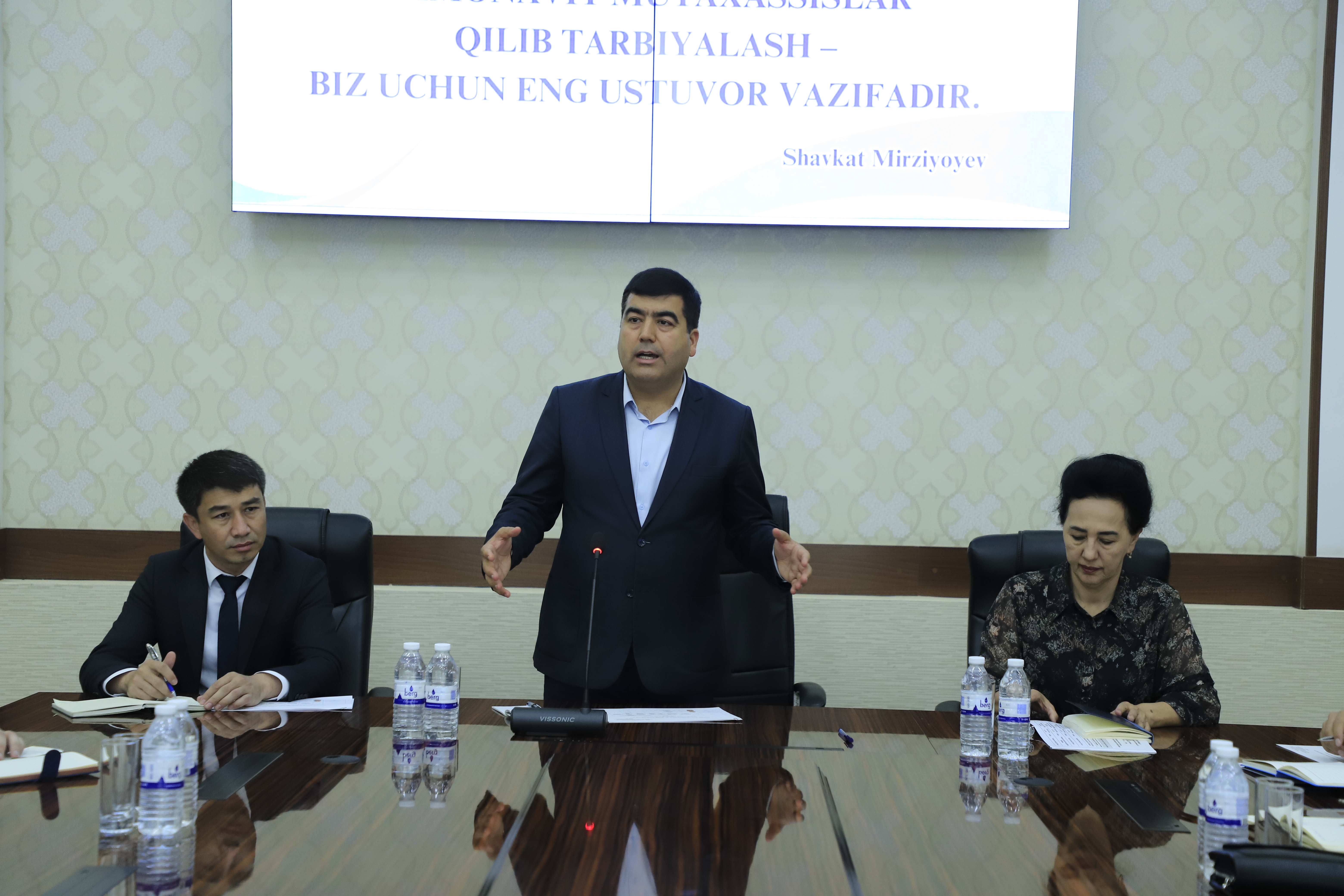 Samarqand iqtisodiyot va servis institutida Samarqand viloyati hokimligi tashkiliy-kadrlar guruhi rahbari Behzod Rahmatullayev ishtirokida talaba-yoshlar bilan ochiq muloqot tashkil etildi.